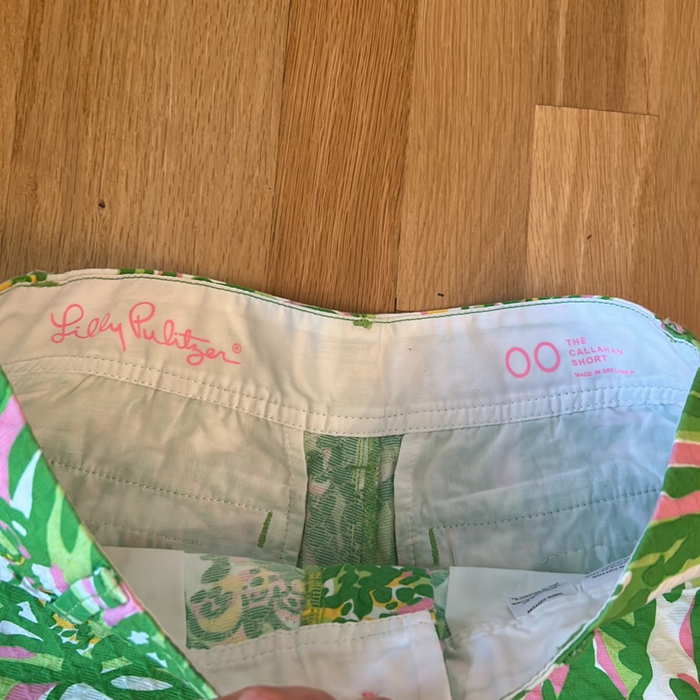 Lilly Pulitzer White Seeing Pink, Green, Yellow Elephant Callahan Shorts Size 00 - Picture 2 of 14
